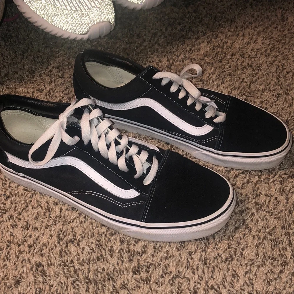Vans - Picture 1 of 6